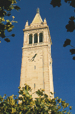 Der Campanile auf dem Gelände der University of California.